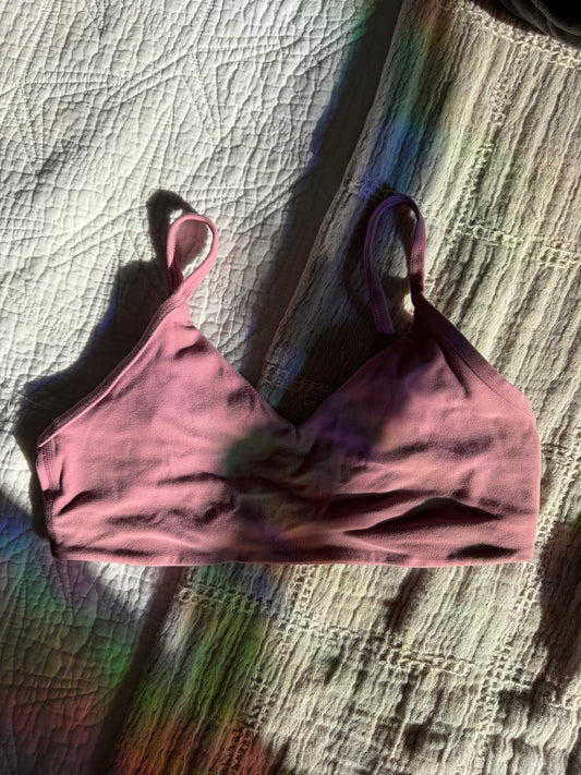 Aritzia golden butter sports bra size small